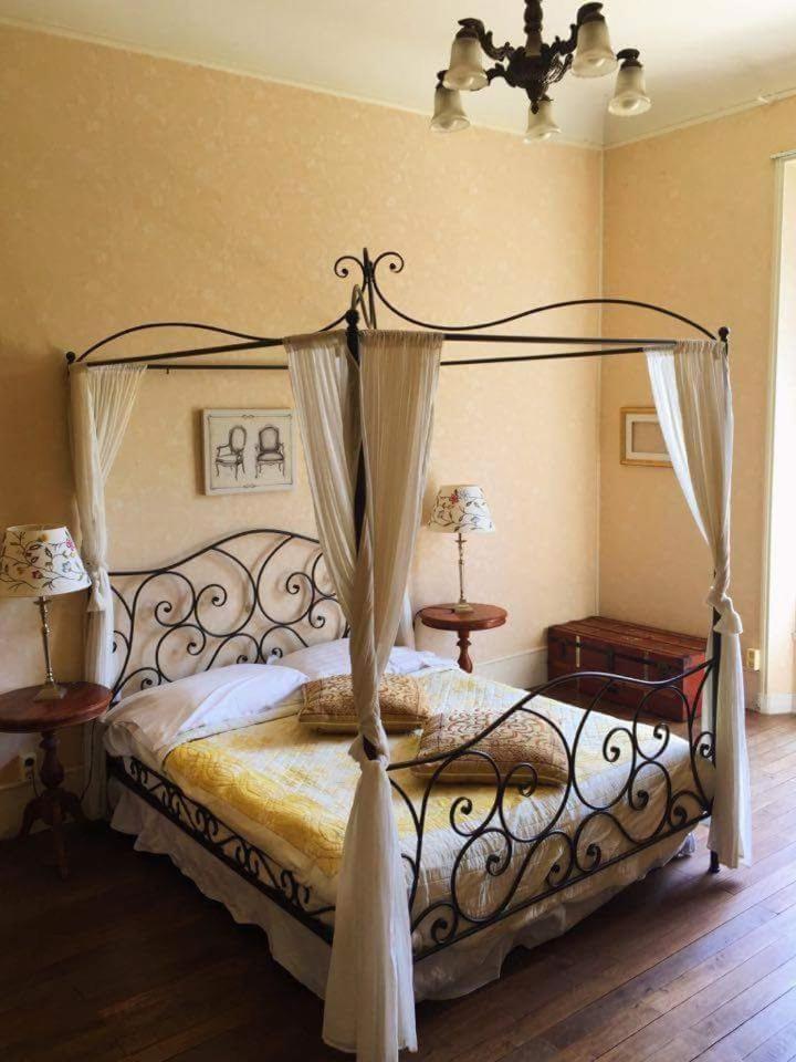Chambres D'Hotes-Chateau Constant Bessines-sur-Gartempe Room photo